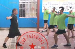 少年叛逆学校：为什么叛逆期的孩子不能打？