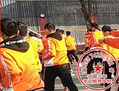 纠正叛逆学校：孩子进入青春叛逆期后总是顶撞妈妈怎么办？